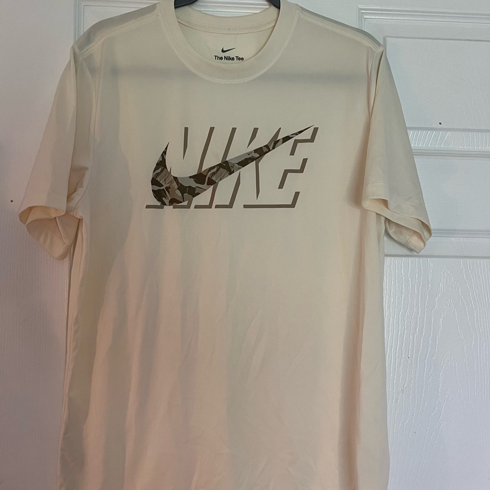 Nike Men's Beige Graphic Tee